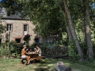 le moulin  coté terrasse et rivière