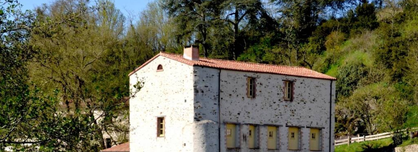 Visites et exposition au moulin du Liveau a Gorges