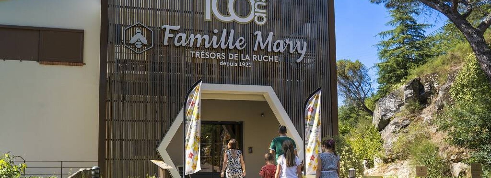 La Grande Fete du miel chez Famille Mary