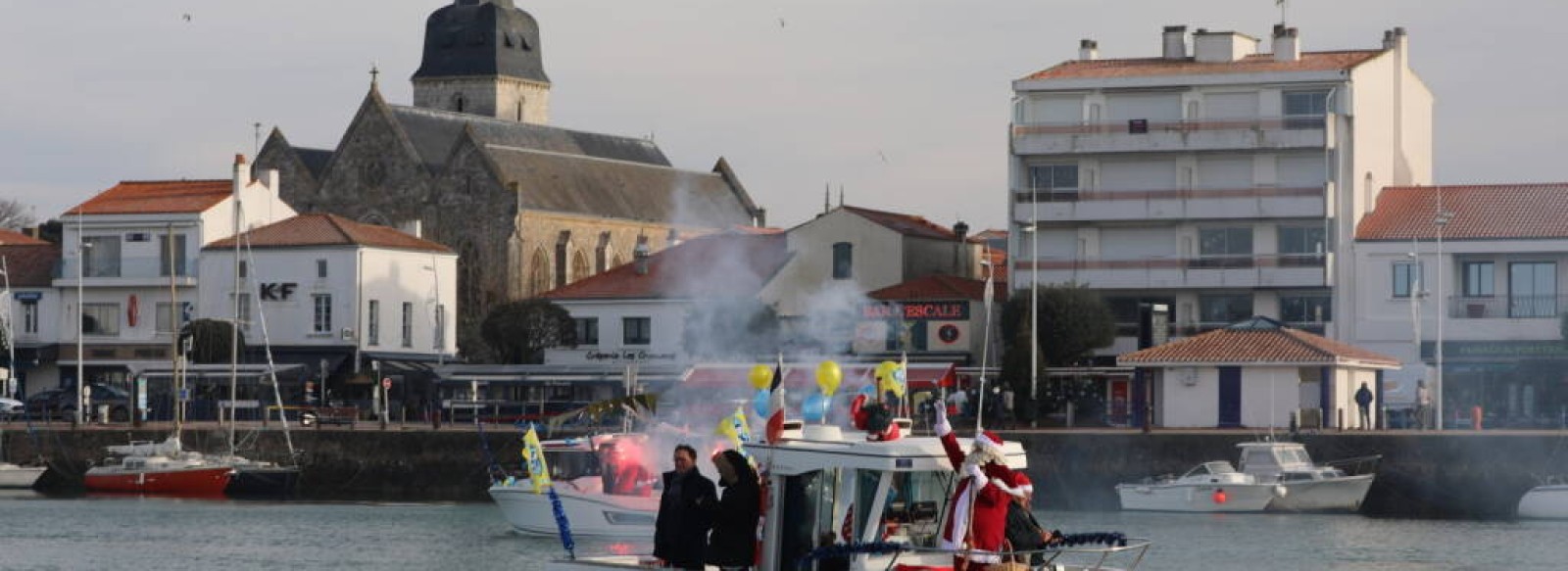 ARRIVEE DU PERE NOEL EN BATEAU