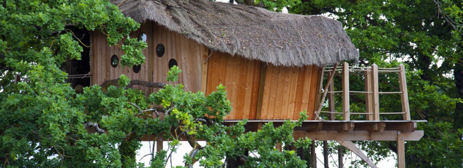 CABANE DANS LES ARBRES- AU RELAIS DU GUE DE SELLE