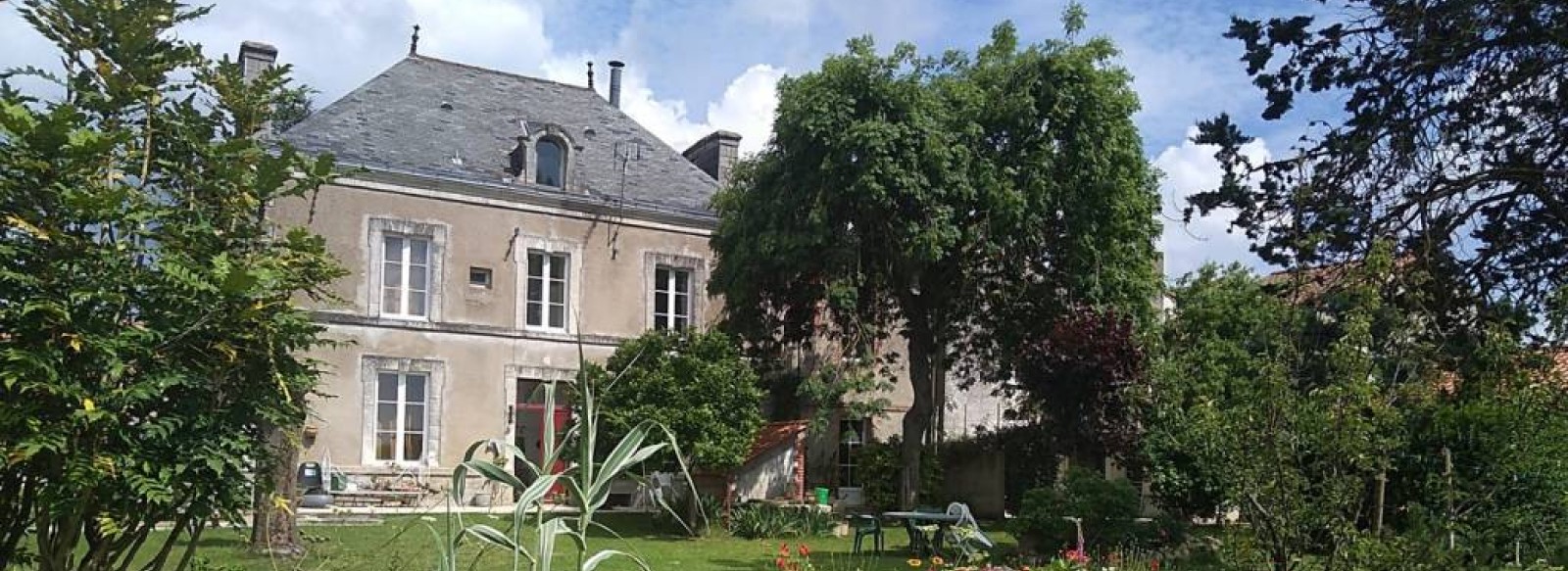 CHAMBRE D'HOTES LA DEMEURE BOUSSIRONNE