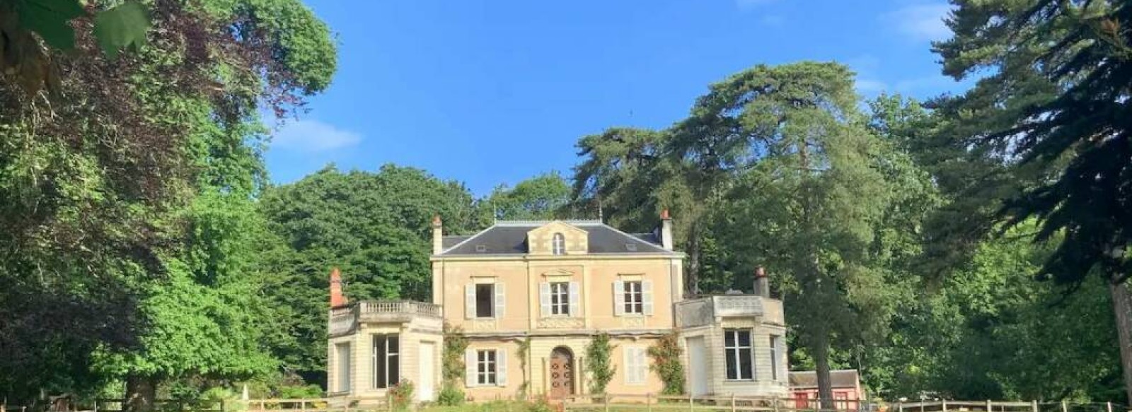 LE CHATEAU DE JOHN MILES