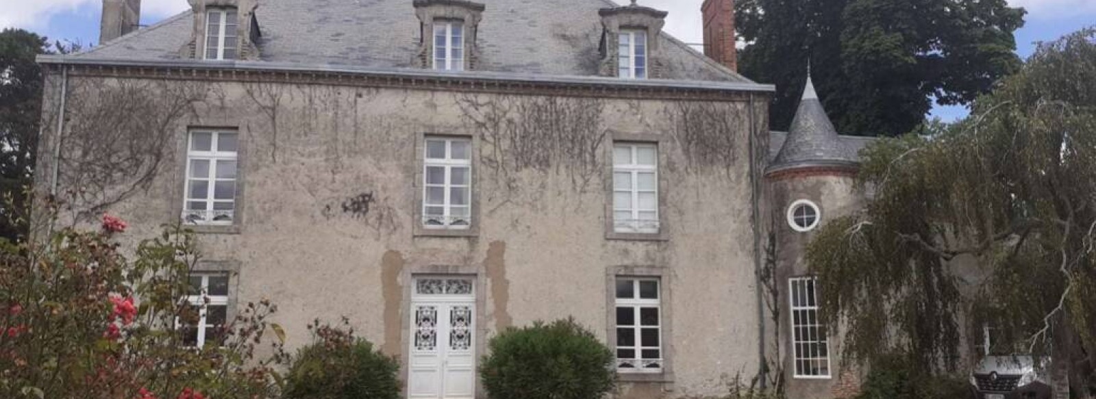 CHAMBRES D'HOTES CHATEAU DE LA COUR