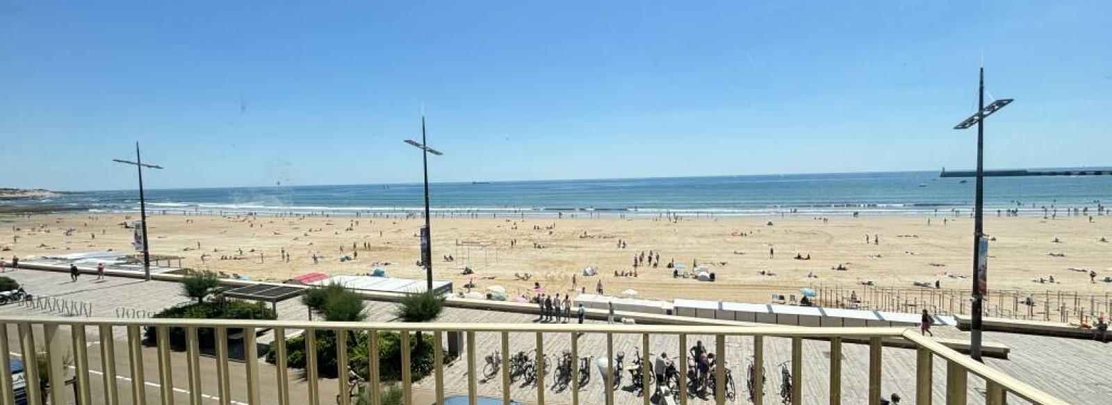 APPARTEMENT 3 CHAMBRES FACE A LA MER AU 2EME ETAGE