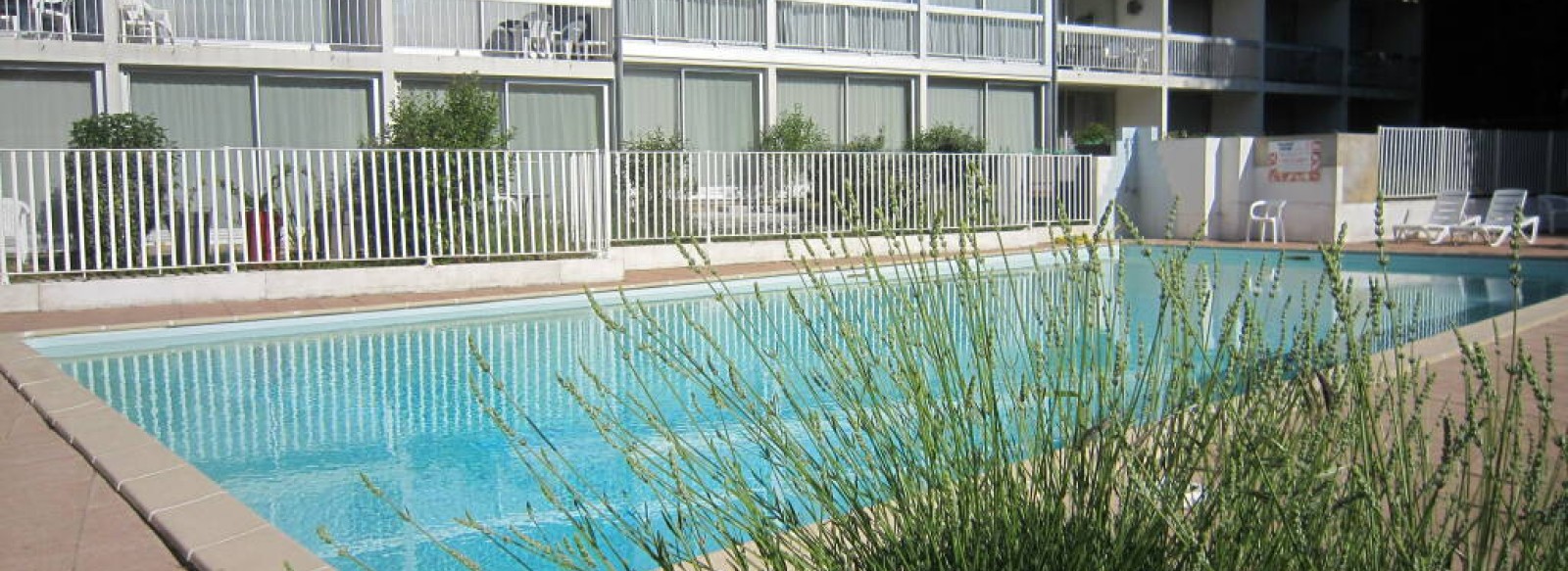 LOGEMENT RESIDENTIEL AVEC PISCINE