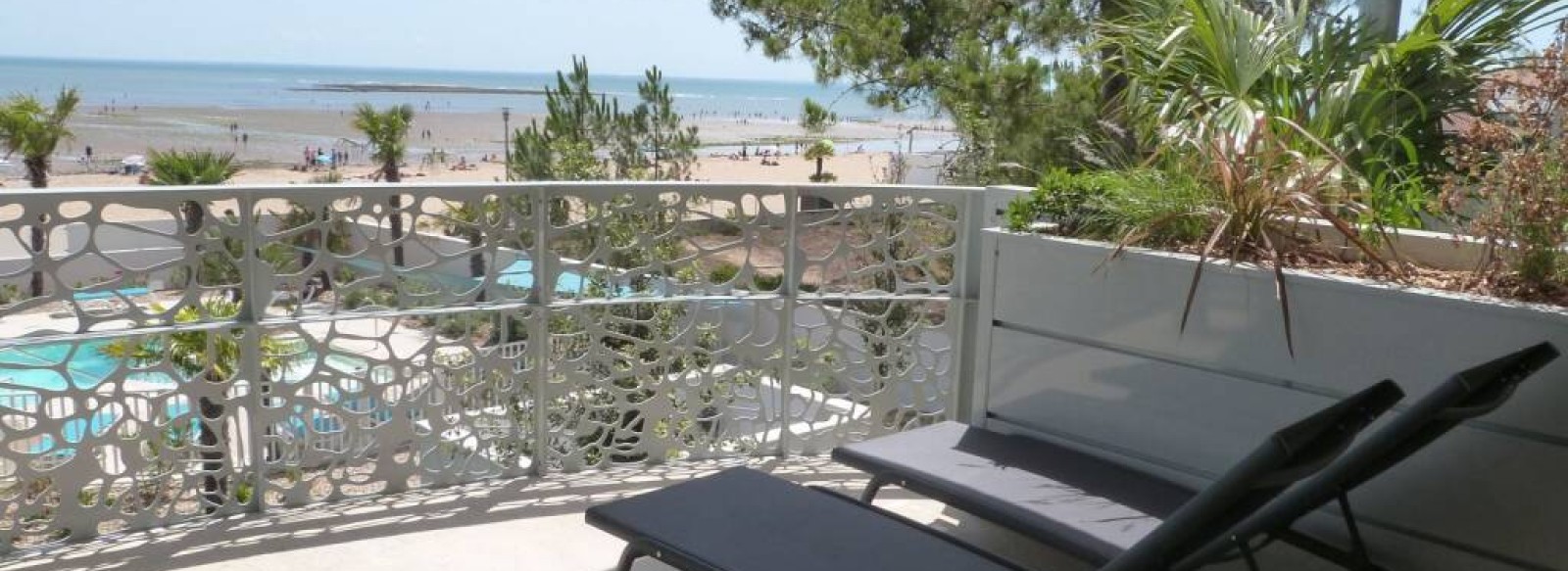 Appartement vue mer pour 2 a 6 pers, au 1er etage avec balcon, 2 chambres, acces direct plage, gamme LUXE