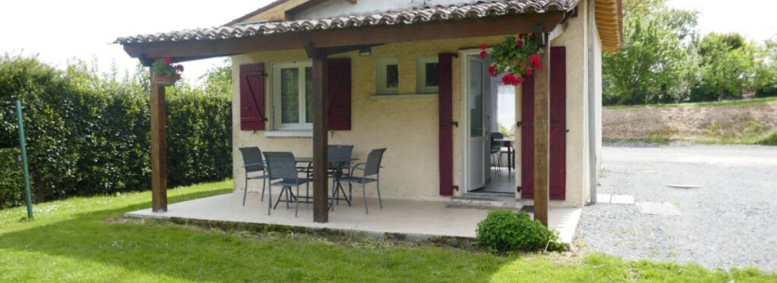 Gite au coeur du marais poitevin donnant sur riviere, chemins de randonnee et pistes cyclables, Maille, Vendee