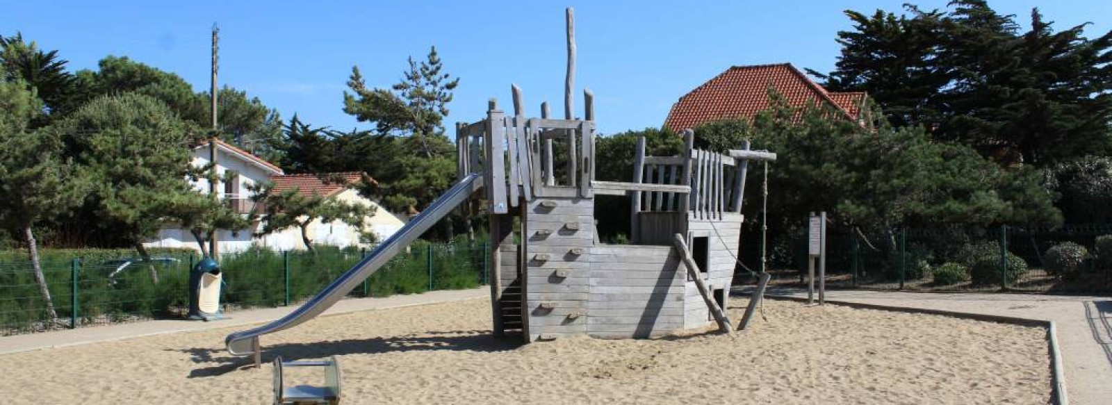 AIRE DE JEUX - AVENUE DE BEAUVAL