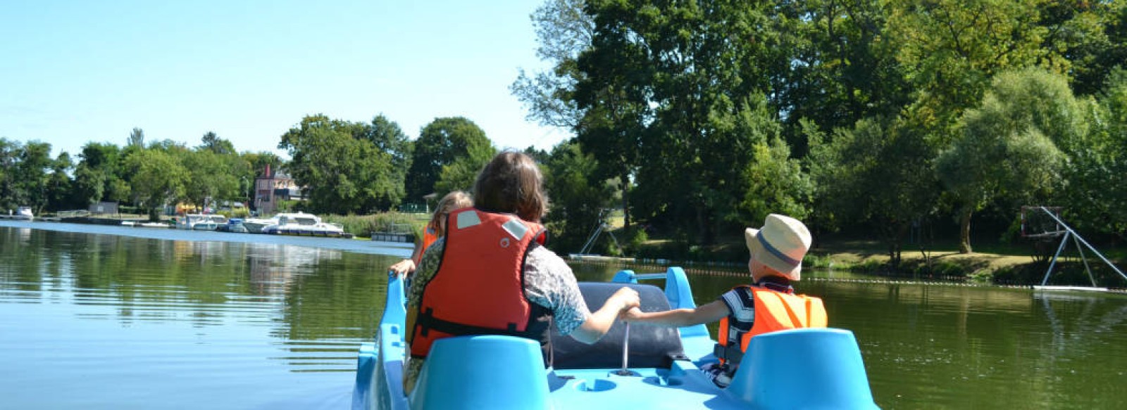 Location de pedalo sur le Canal