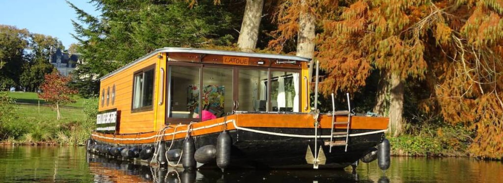 BATEAU PROMENADE VOYAGE DANS L'HISTOIRE