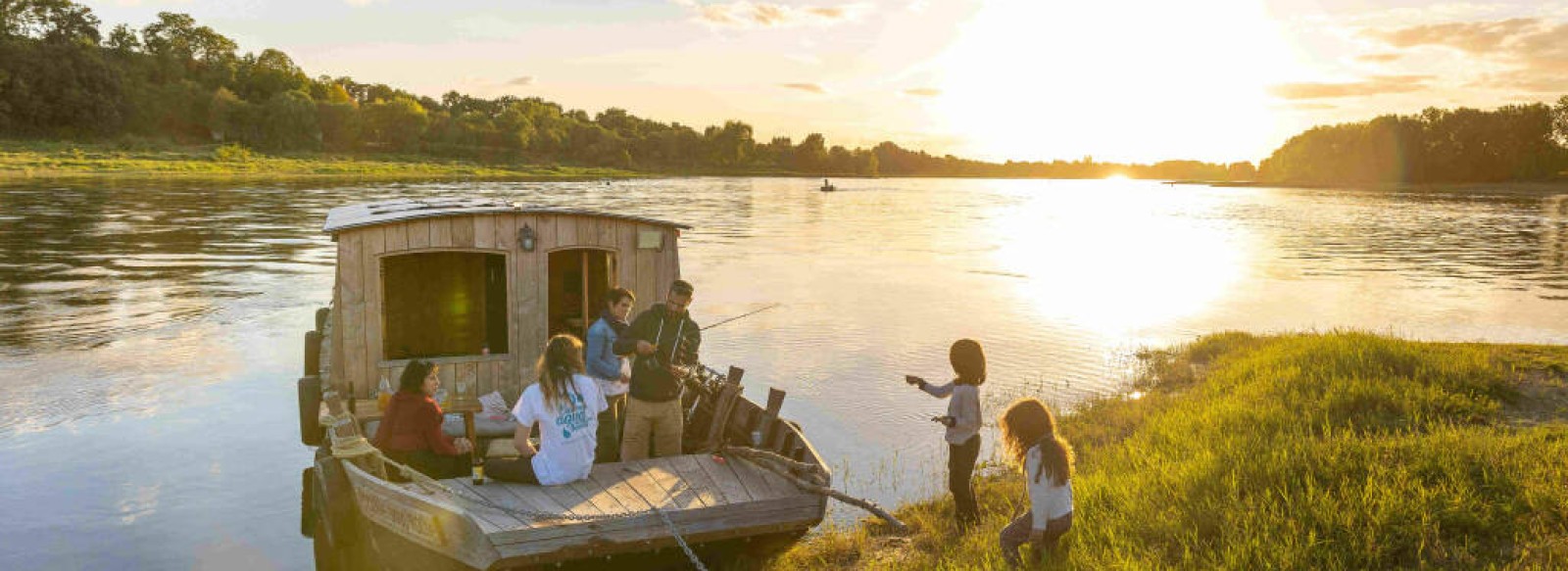 CROISIERE SUR LA LOIRE BATEAU HABITABLE ANGUILLE SOUS ROCHE