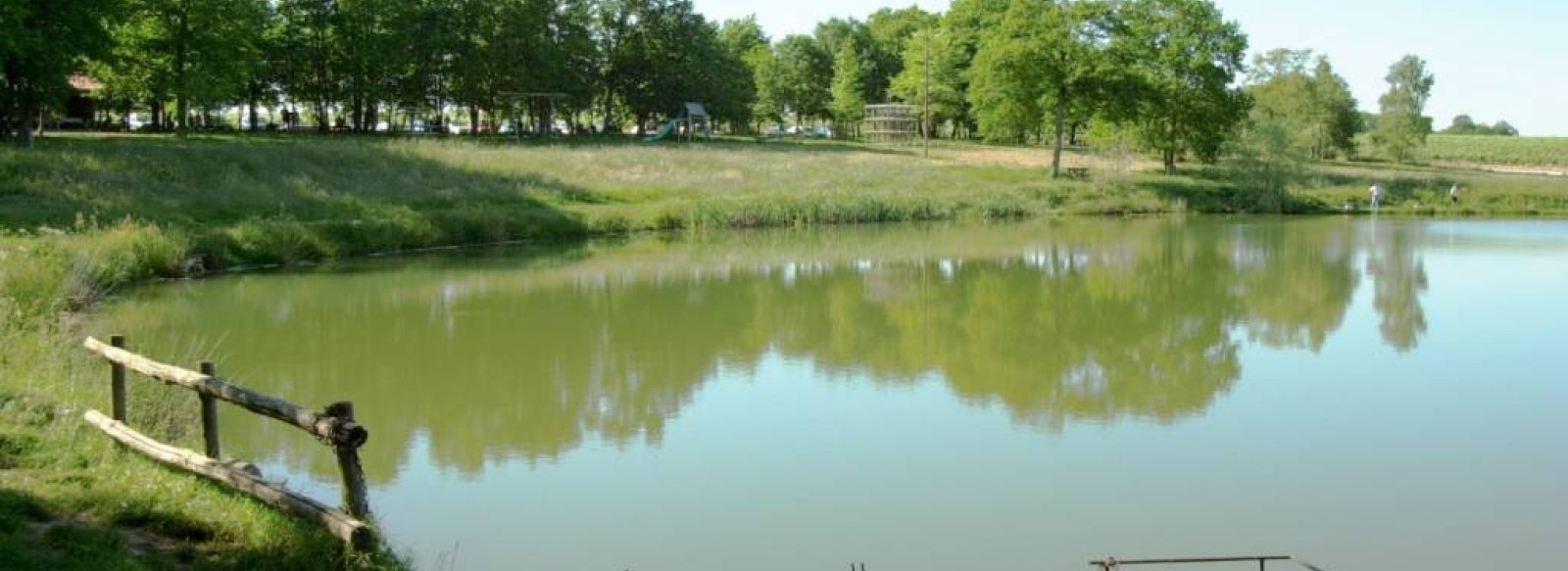 L'etang des Tuileries a Monnieres